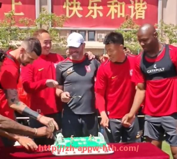 华体会hth官方网站下载-篮球运动中教练临场情绪管理是否直接影响球员心态波动